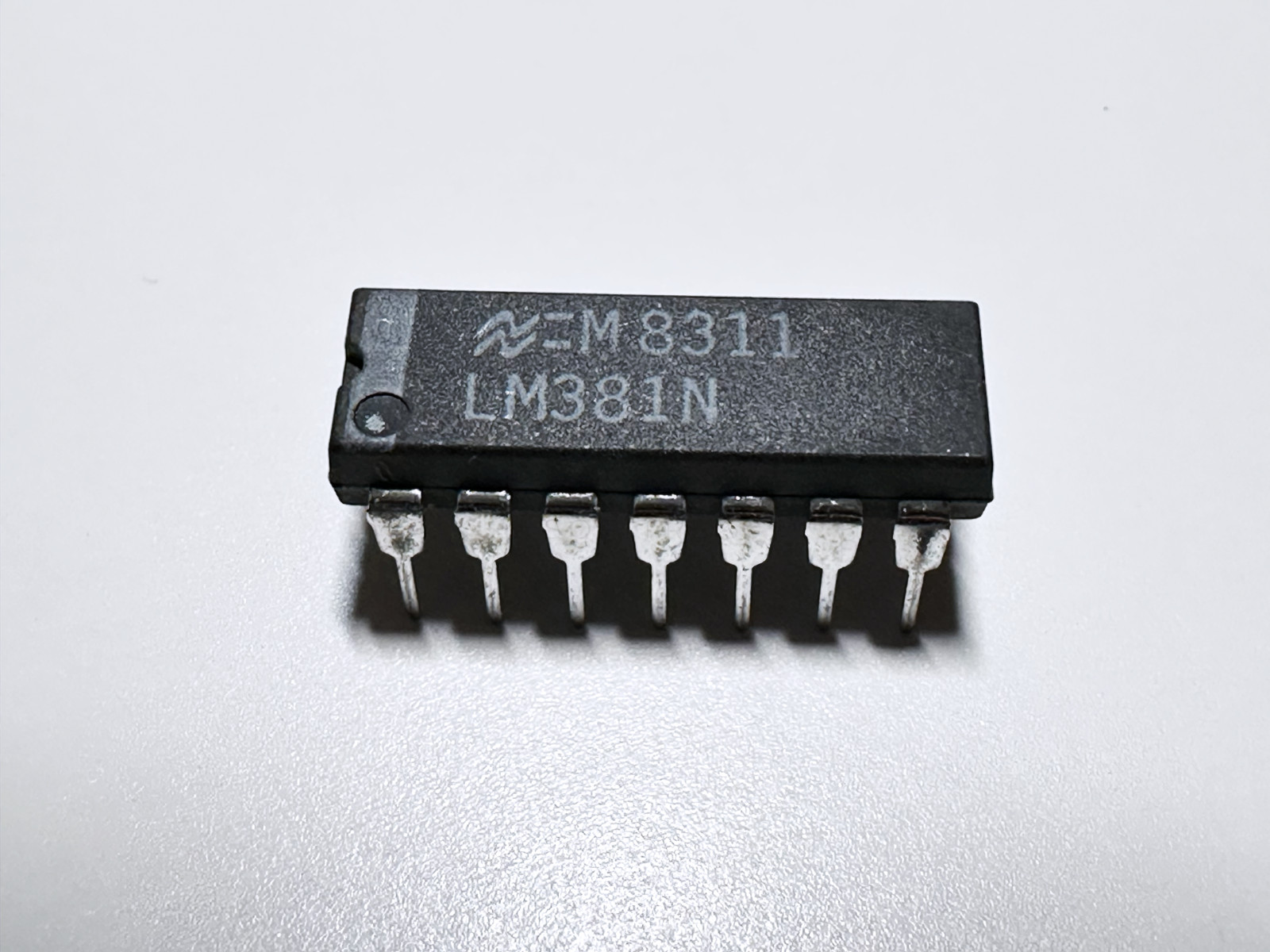 LM381N National Semiconductor Low Noise Dual Audio Preamplifier 9V to 40V DIP-14