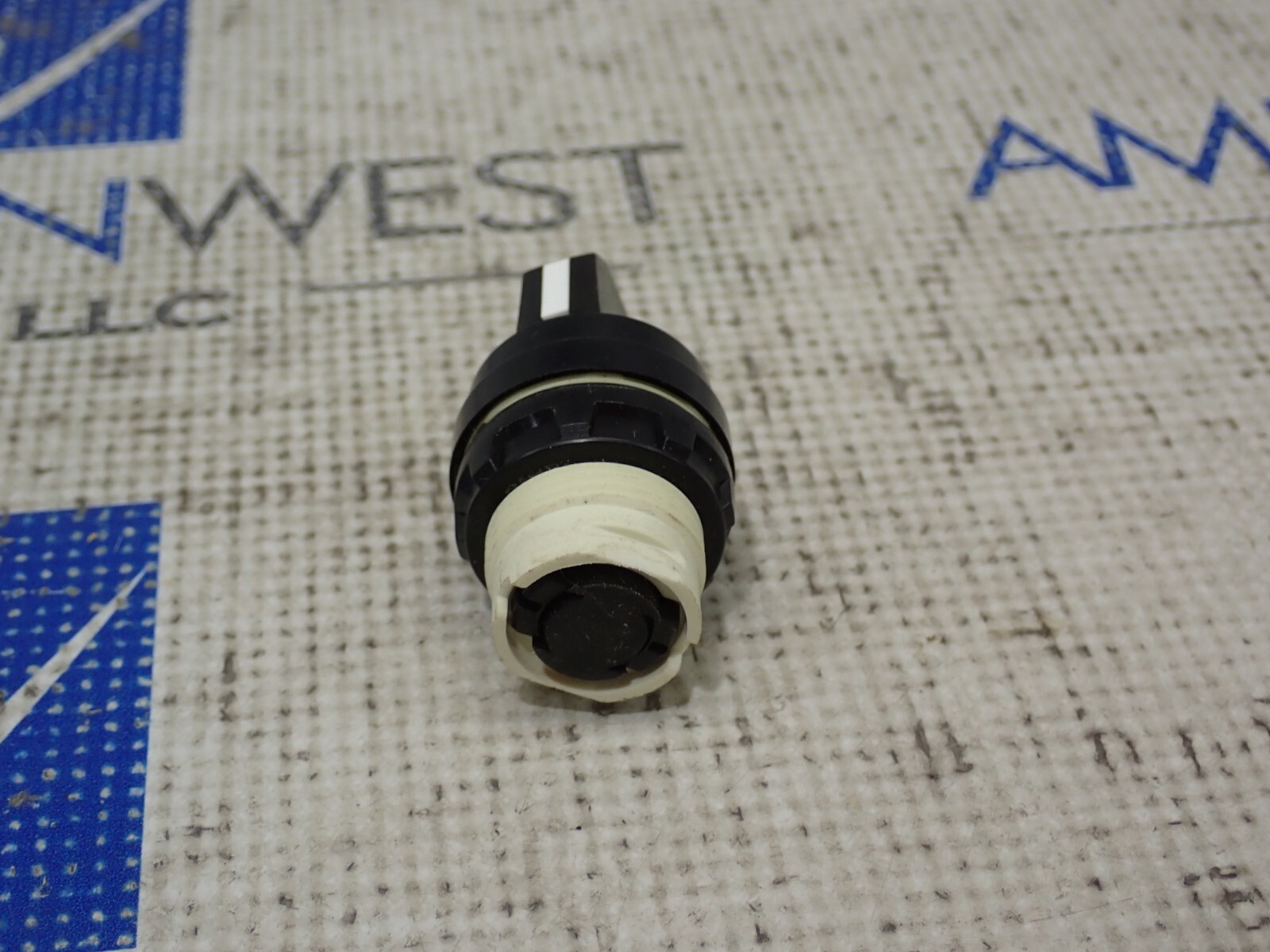 New Square D 9001 D3G2S Selector Switch 2 Position Maintain