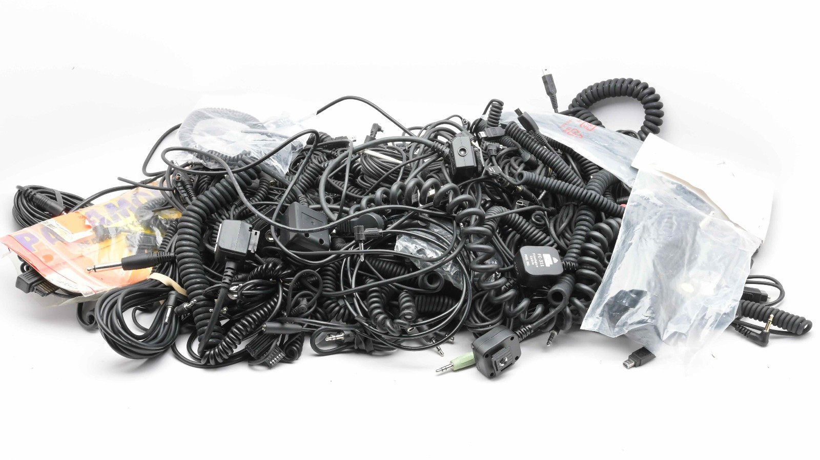 Misc Brand 200 Piece Flash Sync & Shutter Release Cable Lot (#T2386)