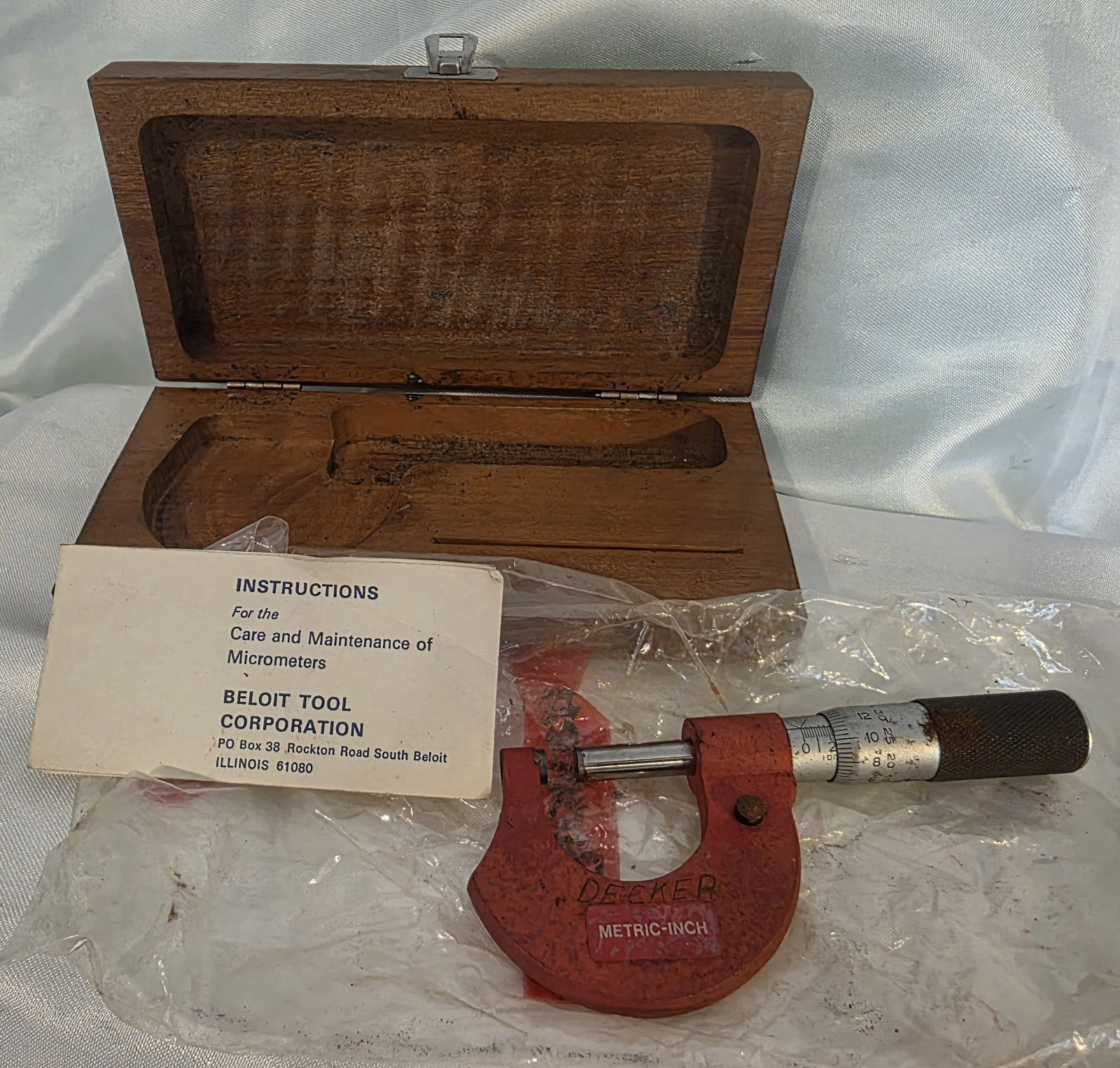 Vintage Regal Beloit Micrometer In A Vintage Wood MITUTOYO Box