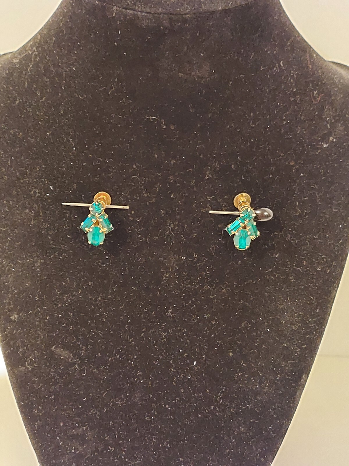 Vintage Coro Goldtone Green Rhinestones Screwback Earrings