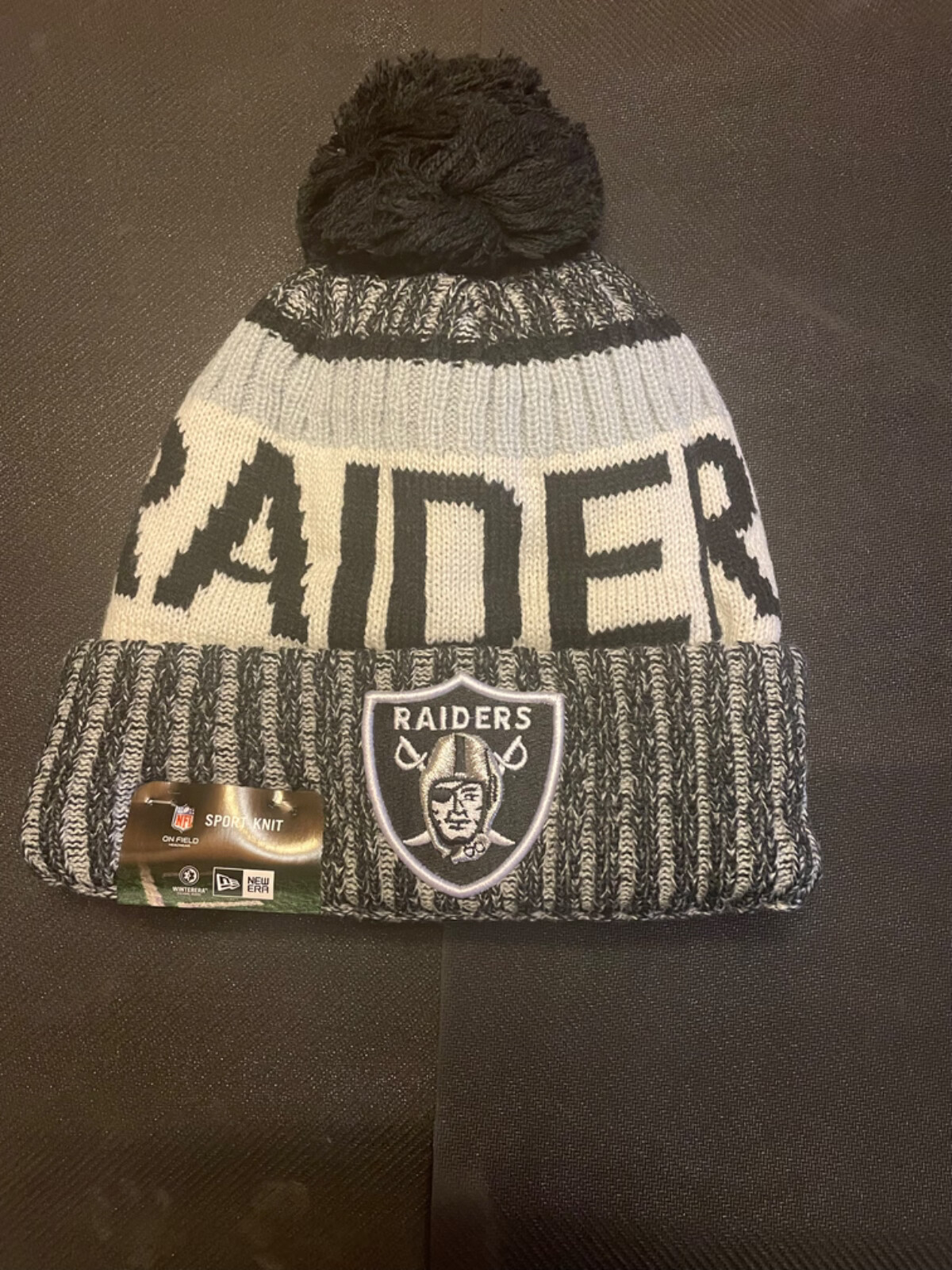 2017 NFL Sideline Knit Hat Las Vegas Raiders New Era On-Field Beanie