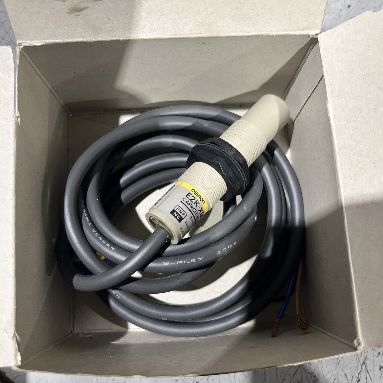 🔥OMRON E2K-X8MF2 Proximity Switch Sensor, New Free Shipping🇺🇸