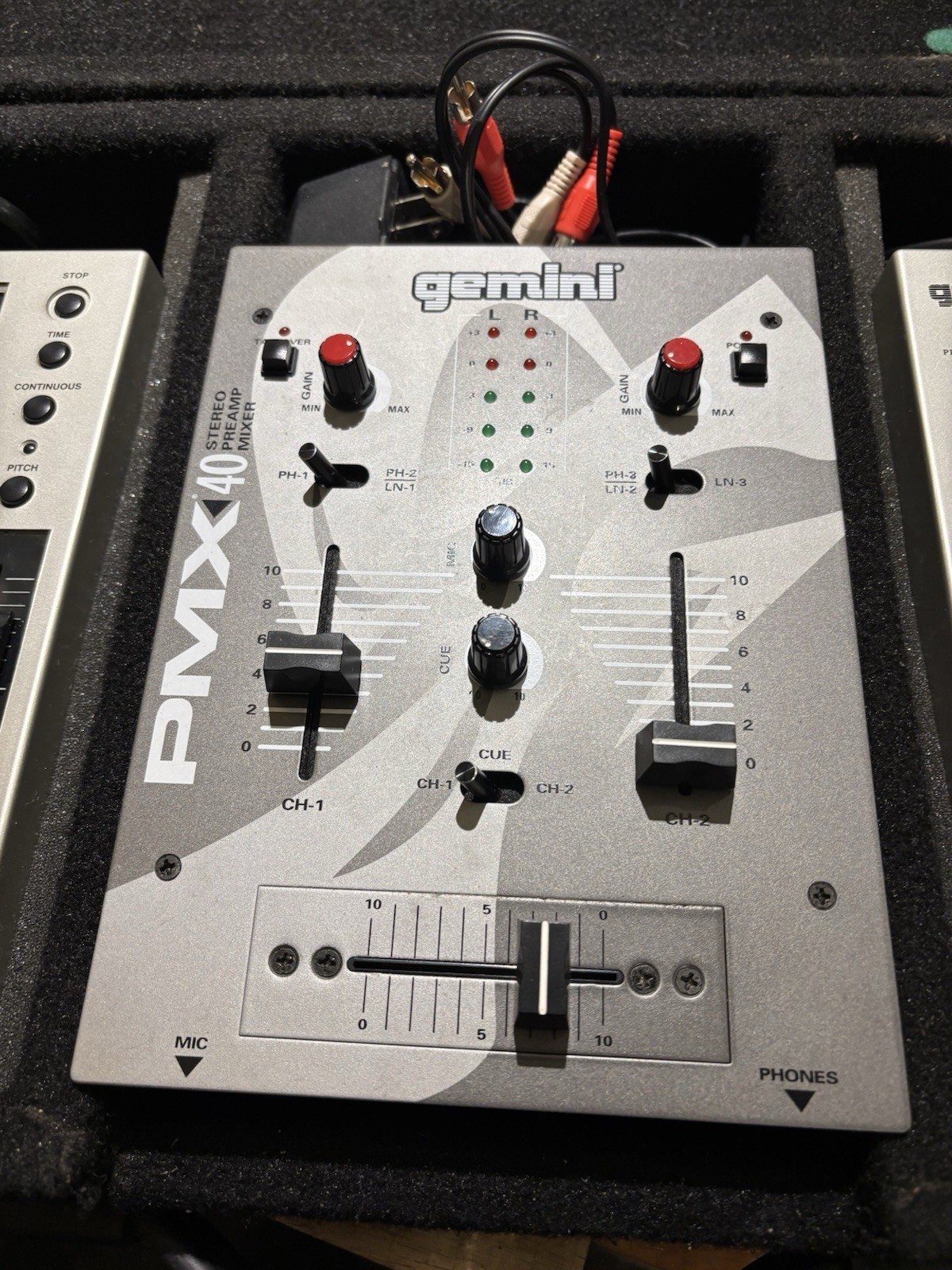 GEMINI CDJ 10 x 2, WITH HARD CASE DJ CD MIXER SYSTEM SETUP