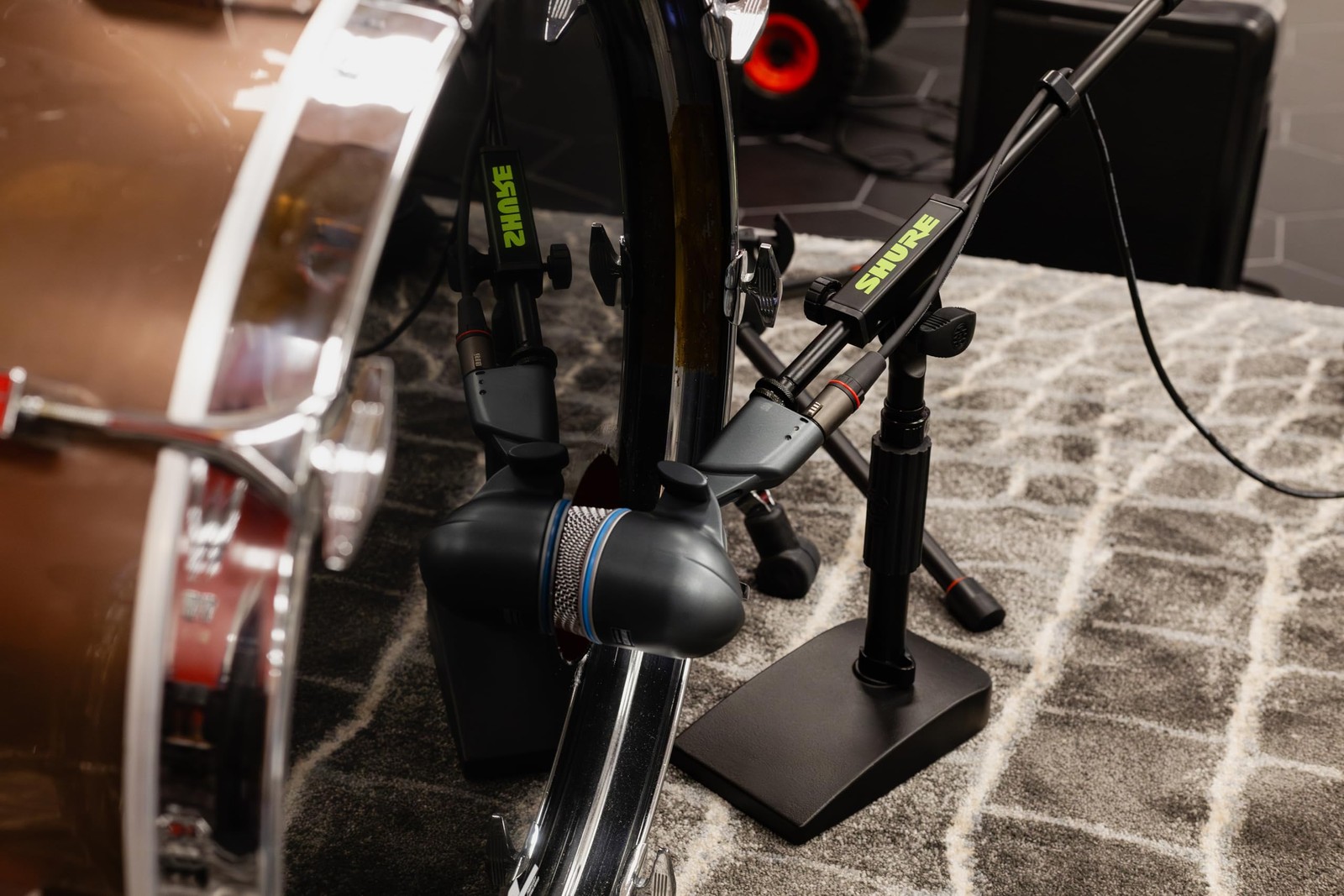 Shure by Compact, Low Profile Mic Stand with Single-Section Boom; (SH-DESKTOP2)