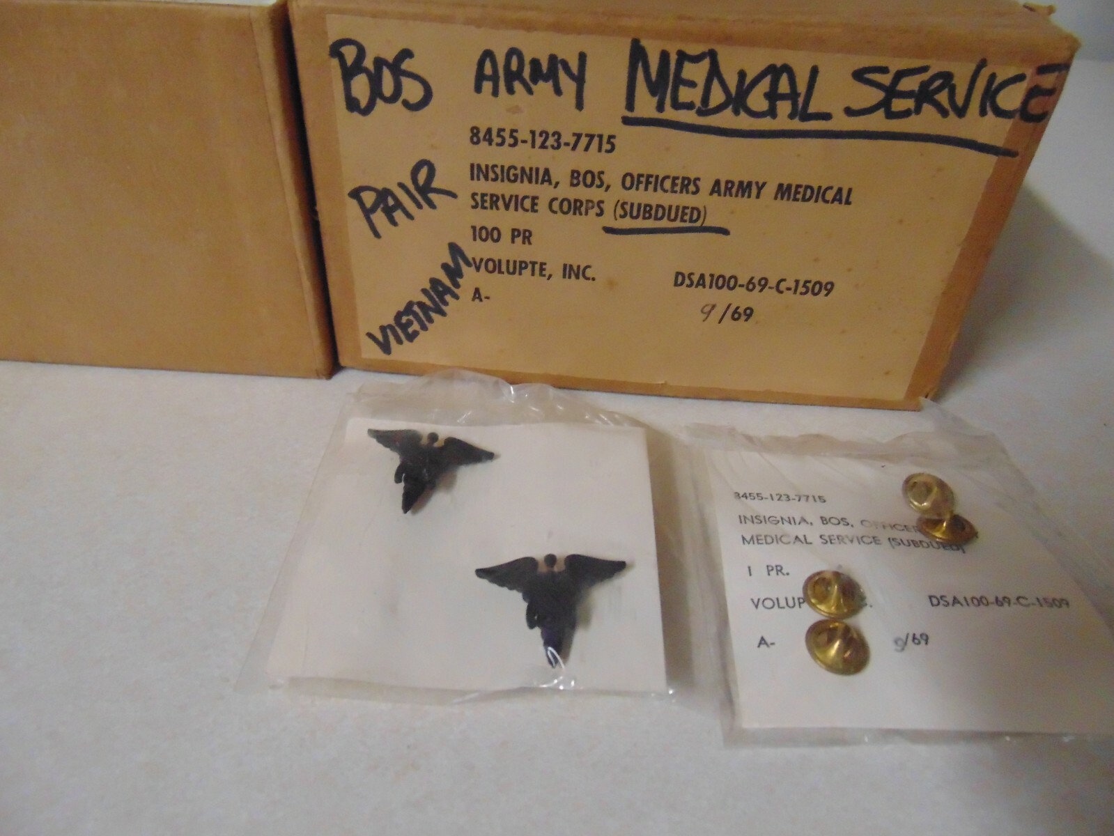 MILITARY INSIGNIA METAL SET OF 2 ARMY MEDICAL SERVICE CORPS OFFICER 1969 VIETNAM