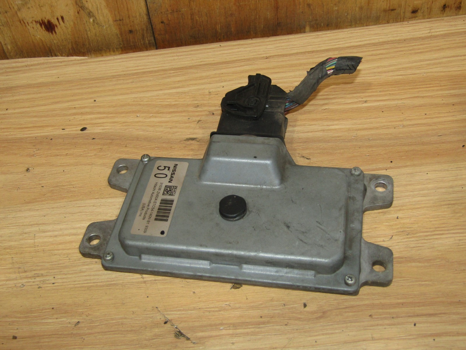 2009 Nissan Altima 2.5L OEM transmission control module w/ connector 09