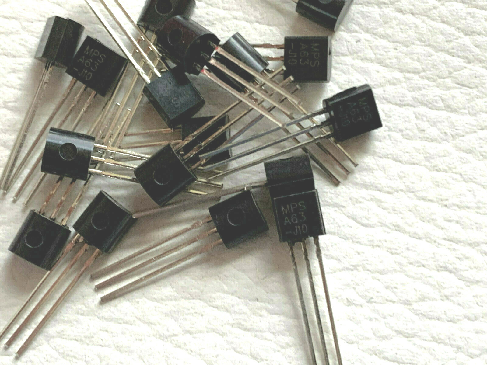 LOT OF 20  MPSA63 Transistors Motorola Darlington Amp   New Original ON