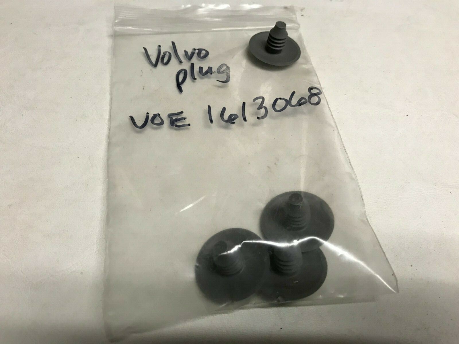 1613068  GENUINE OEM Volvo  PLUG  QTY of 4 Plugs   VOE1613068