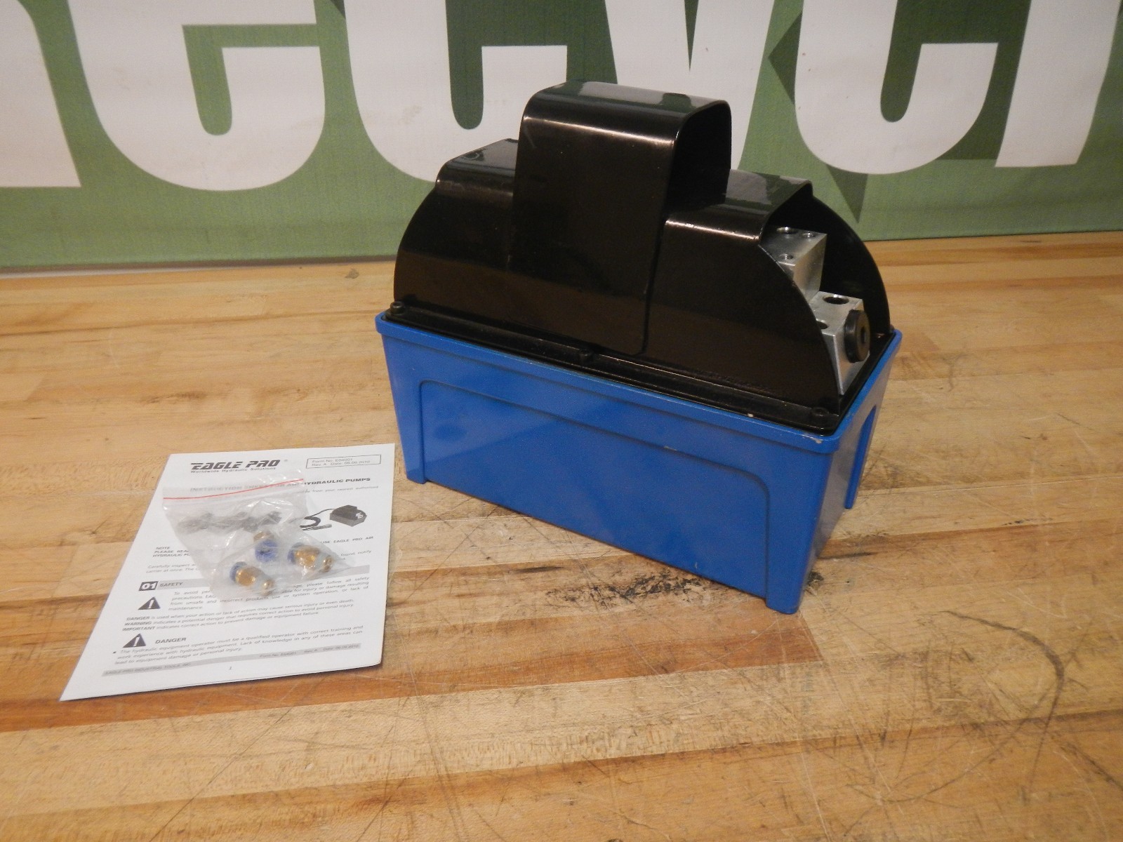 Eagle Pro Single-Acting Air/Hydraulic Pump 5000 PSI Pressure Rating EPC-008-AS