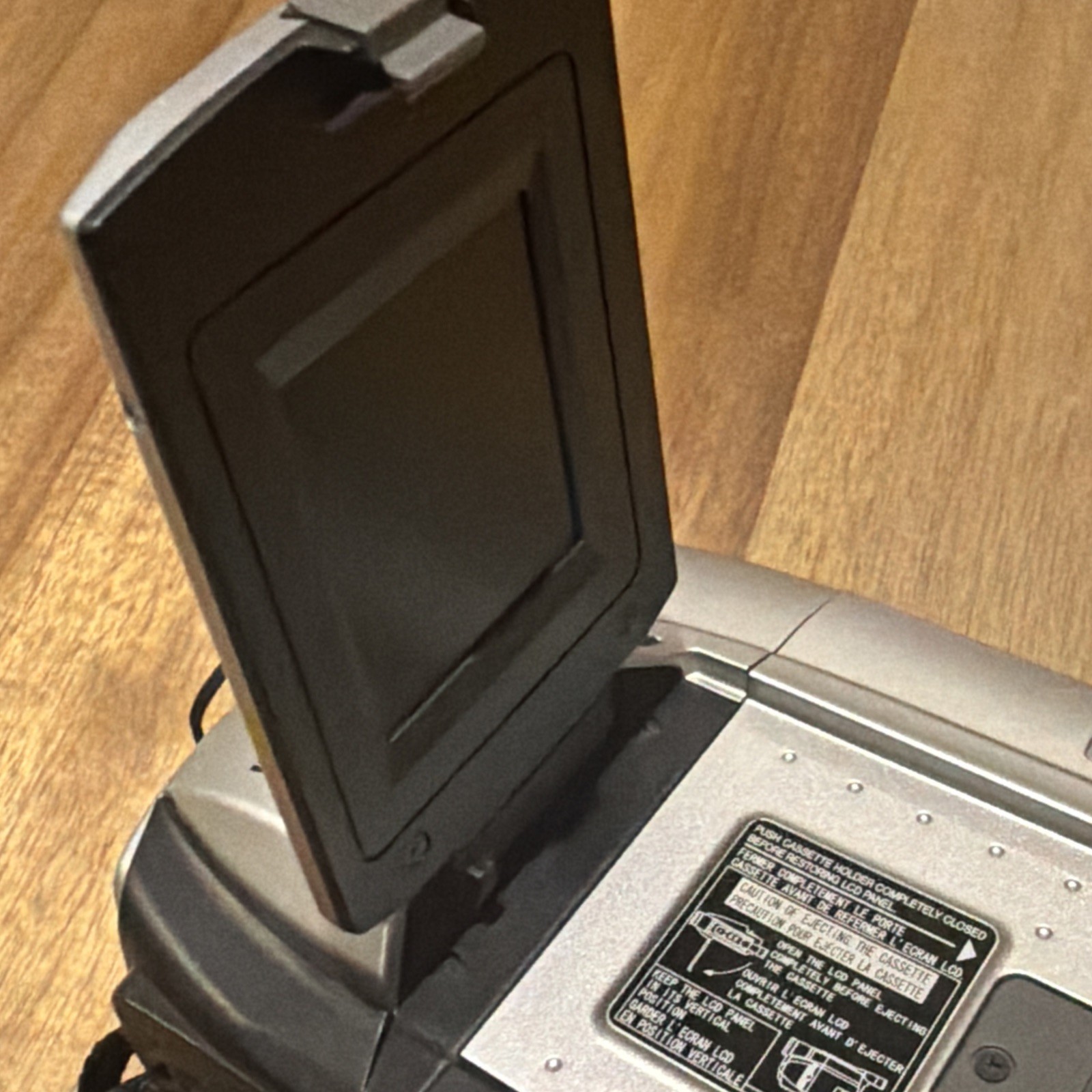 JVC COMPACT VHS CAMCORDER MODEL GR-SXM38U