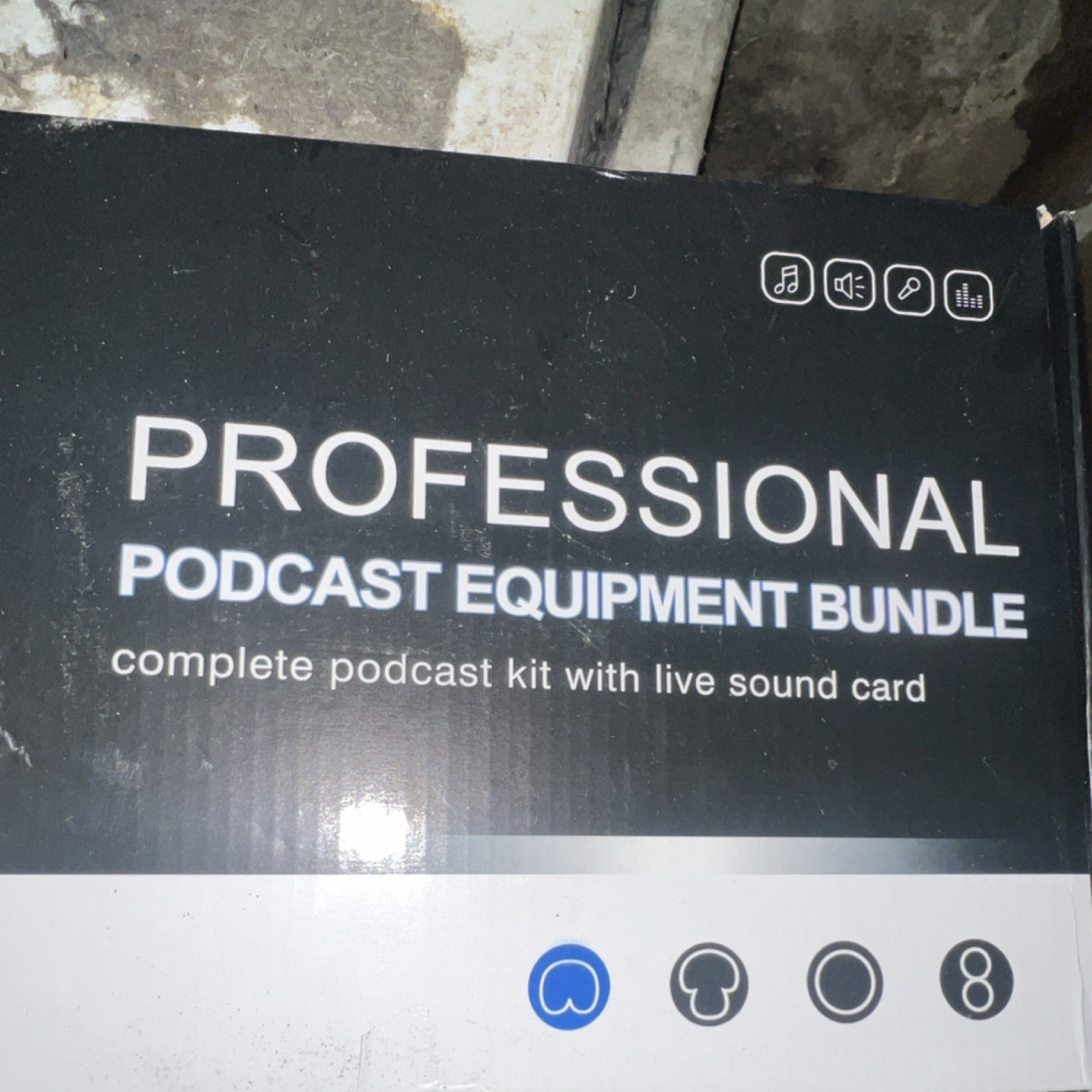 Legendary Vocal Podcast Audio Interface Bundle with Microphone and Sound Card