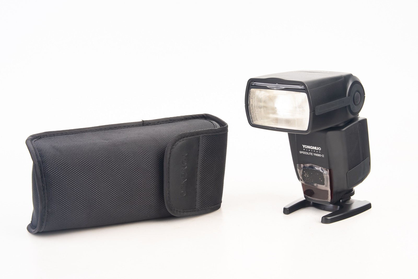 Yongnuo YN560-II Digital Speedlite Shoe Mount Flash in Case w Stand MINT V26