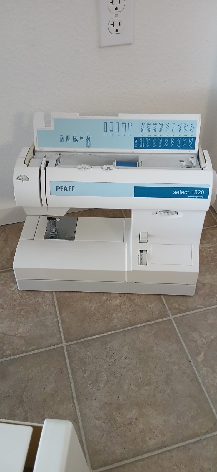 Pfaff Select 1520 Sewing Machine with Case & manual  Made in Czech Republic