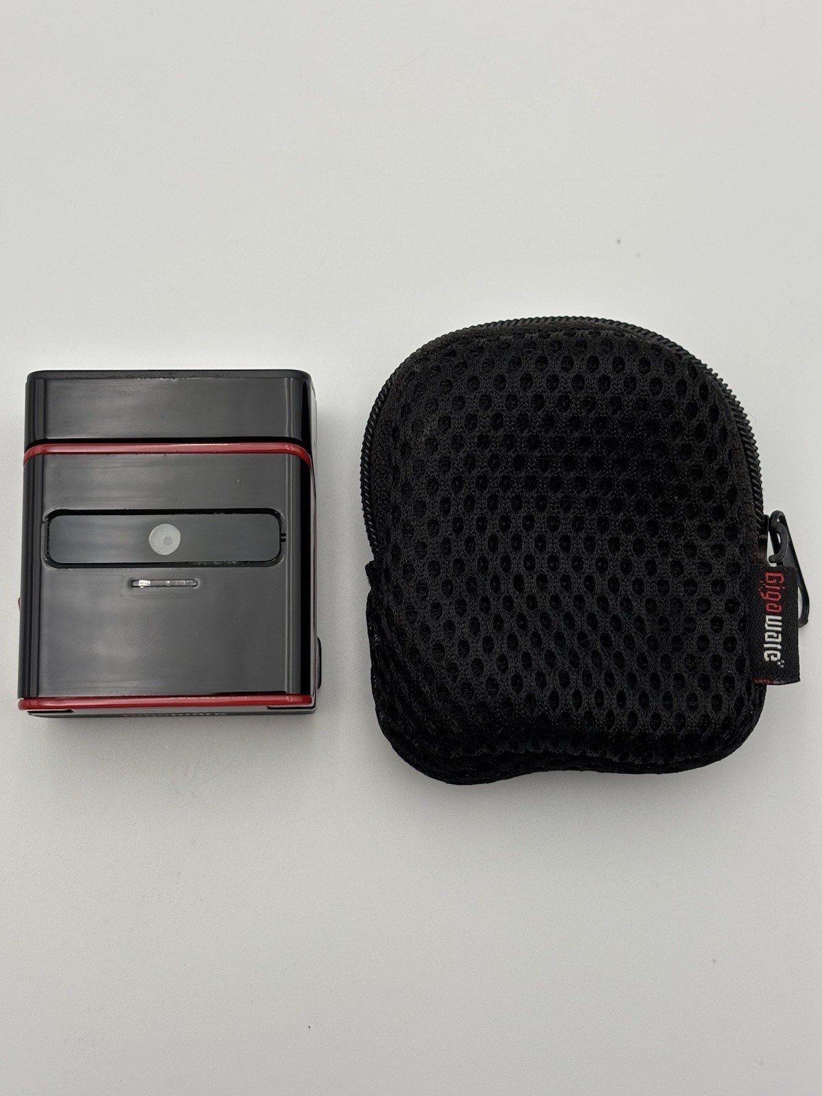 Gigaware Webcam Retractable USB Cable Microphone 2.0 Megapixel 2500474 w/ Case