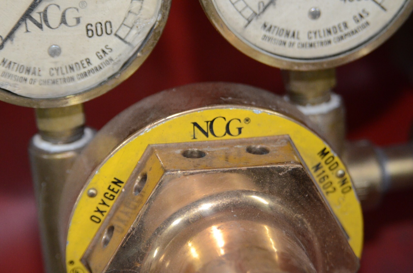 NCG Oxygen Regulator N1602 Gauges Supply Scott Splitter Disconnect Vtg Medical