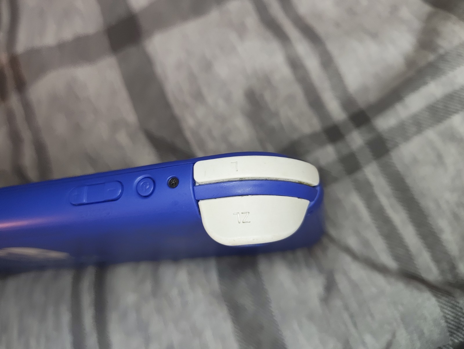 SWITCH LITE, FOR PARTS. NEEDS WORK OR PARTED OUT. BLUE 32GB