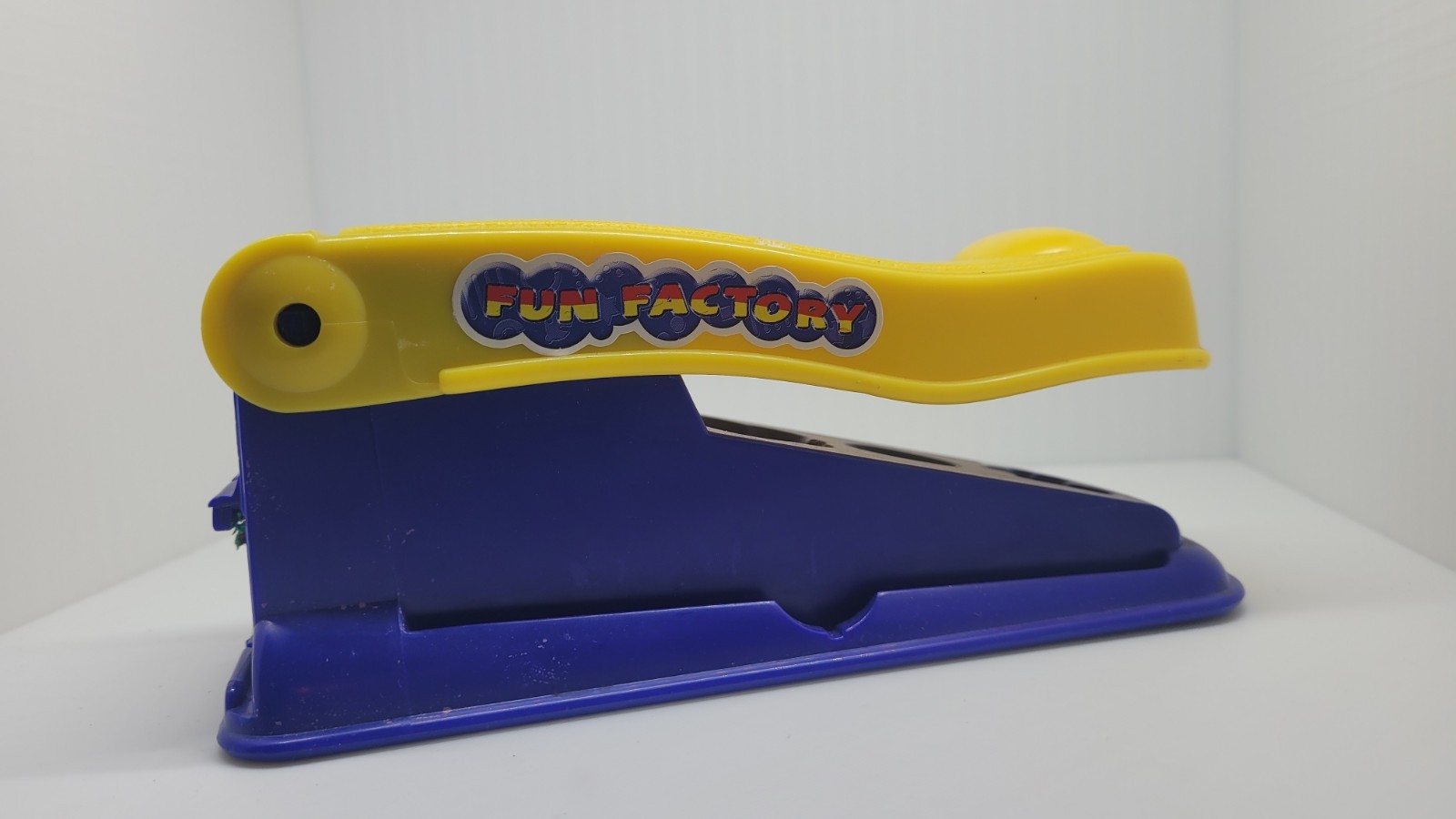 Hasbro 1998 Vintage Play-Doh Fun Factory