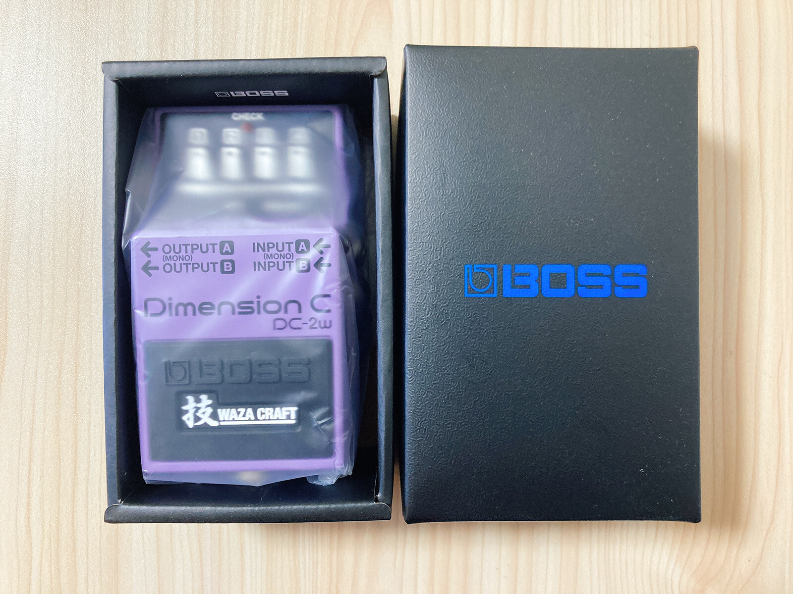 BOSS Dimension C DC-2W Waza craft Technique Bass effects purple Made In Japan