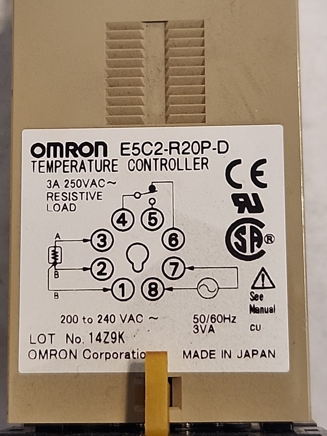 OMRON E5C2-R20P-D TEMPERATURE CONTROLLER - Free Shipping
