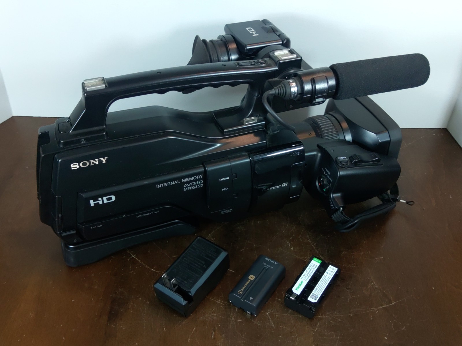 SONY HXR-MC2000U Camcorder 64GB Flash Memory HD Professional Video Camera MC2000