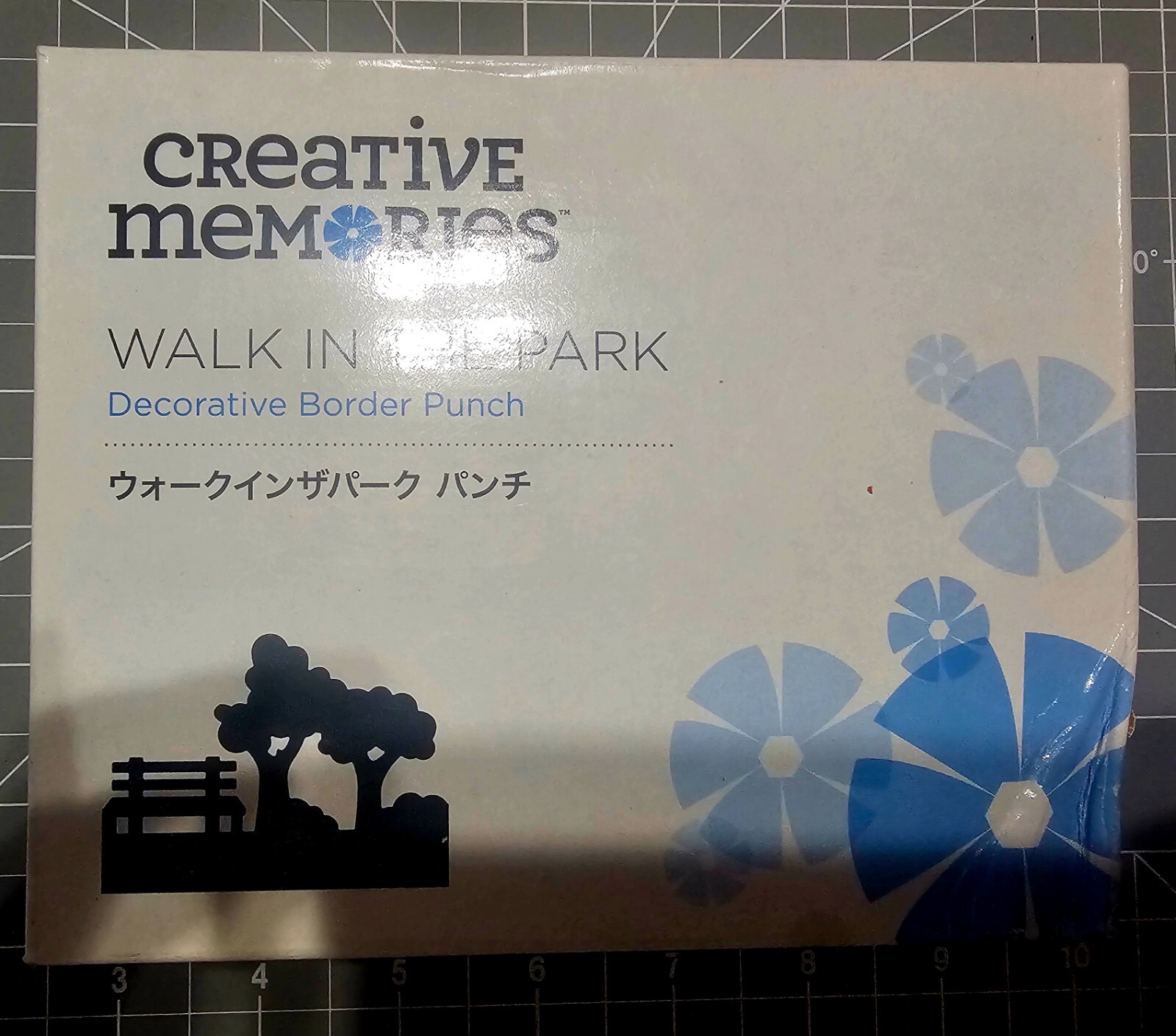 Creative Memories Walk in the Park Decorative Border Punch