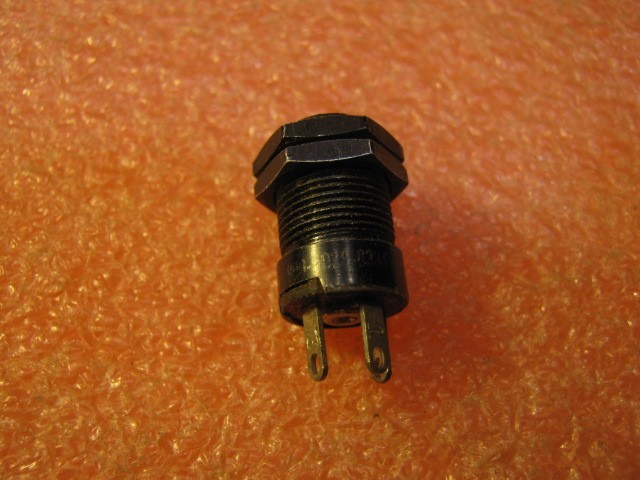 800-1030-0331-504 from Dialight ***Missing End Piece***