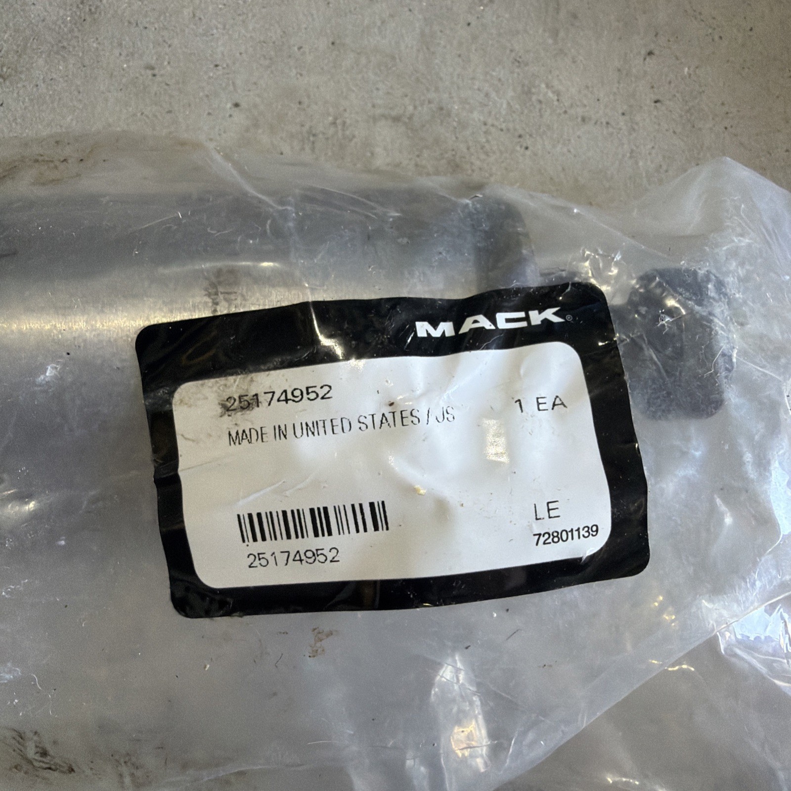 mack 25174952 Leaf Spring Insulator Bushing