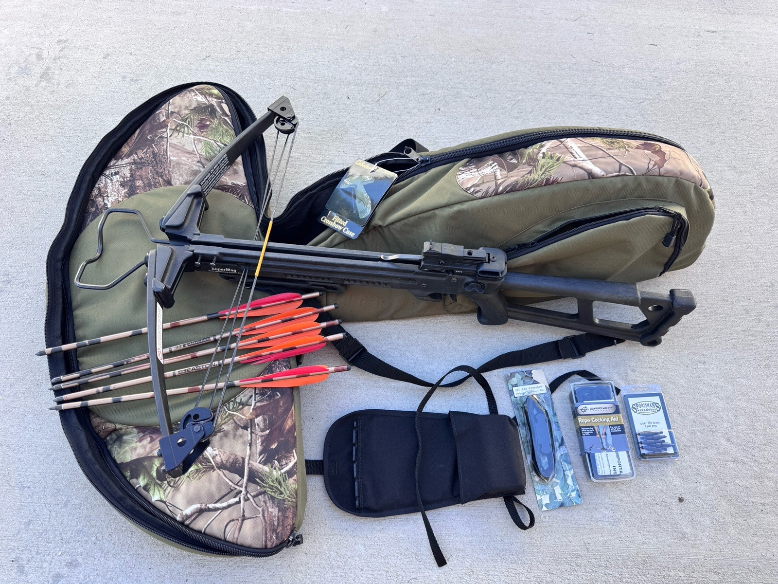 Horton SuperMag Crossbow Hunting Set w/ Case, 5 Easton Arrows, Rope Cocker