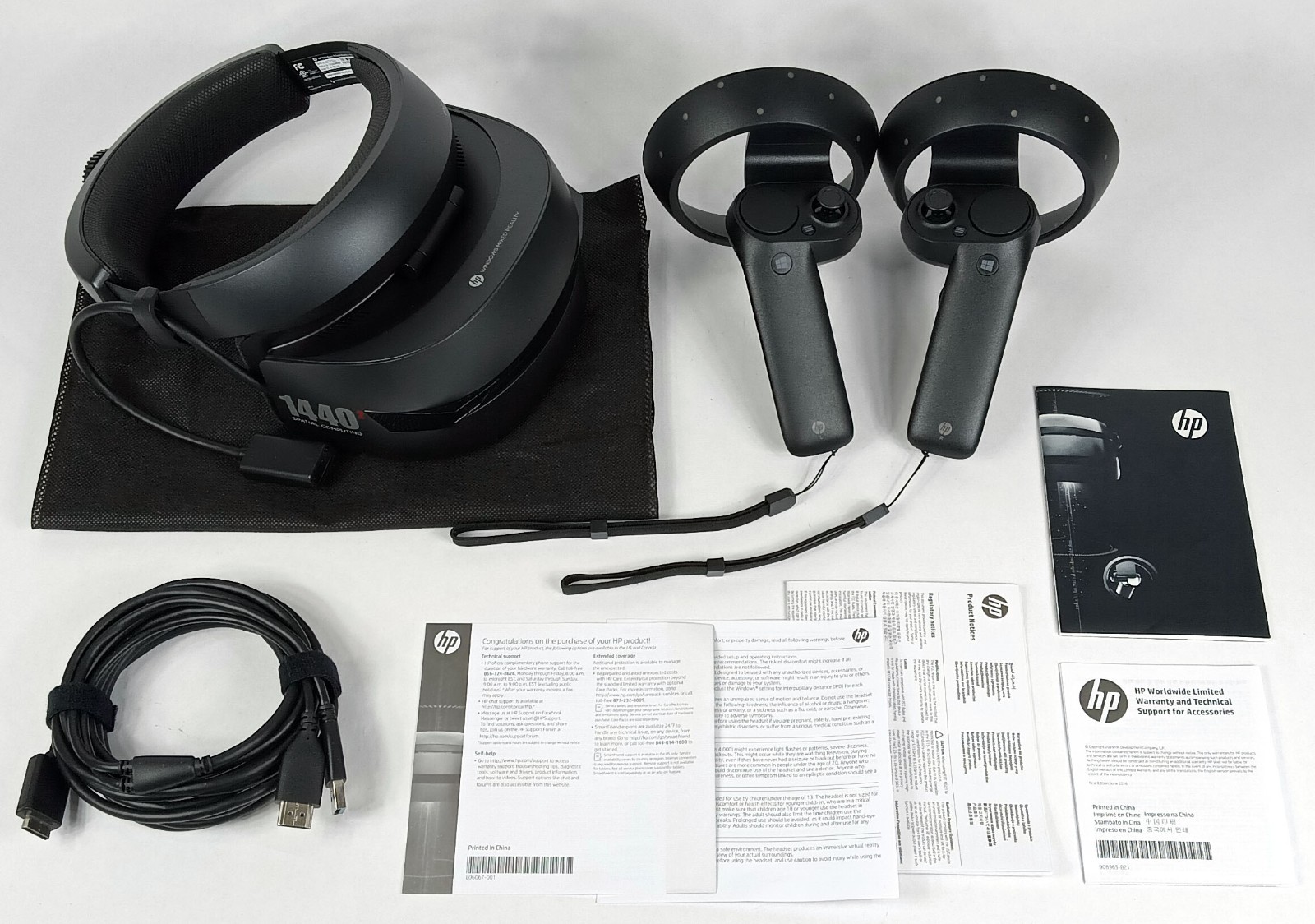 HP VR1000-100 Mixed Reality (WMR) Headset w/Controllers Full Kit Complete In Box