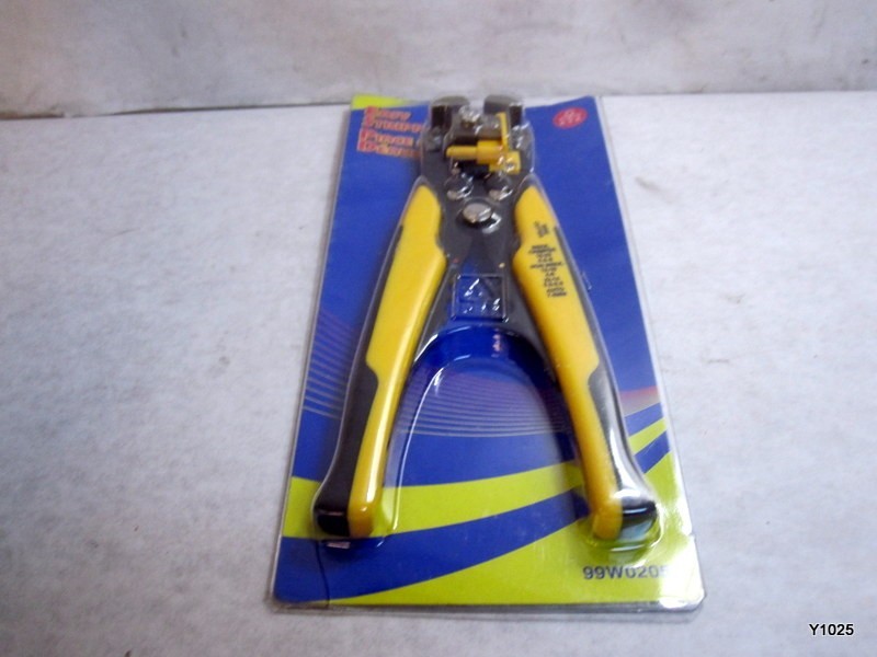 Self-Adjusting Wire Stripper 99W0205