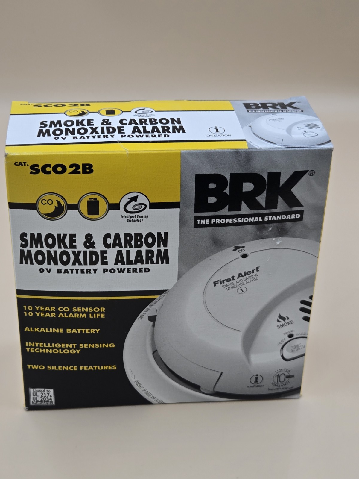 First Alert Smoke and Carbon Monoxide Alarm Detector uses 9 Volt Battery SCO2B