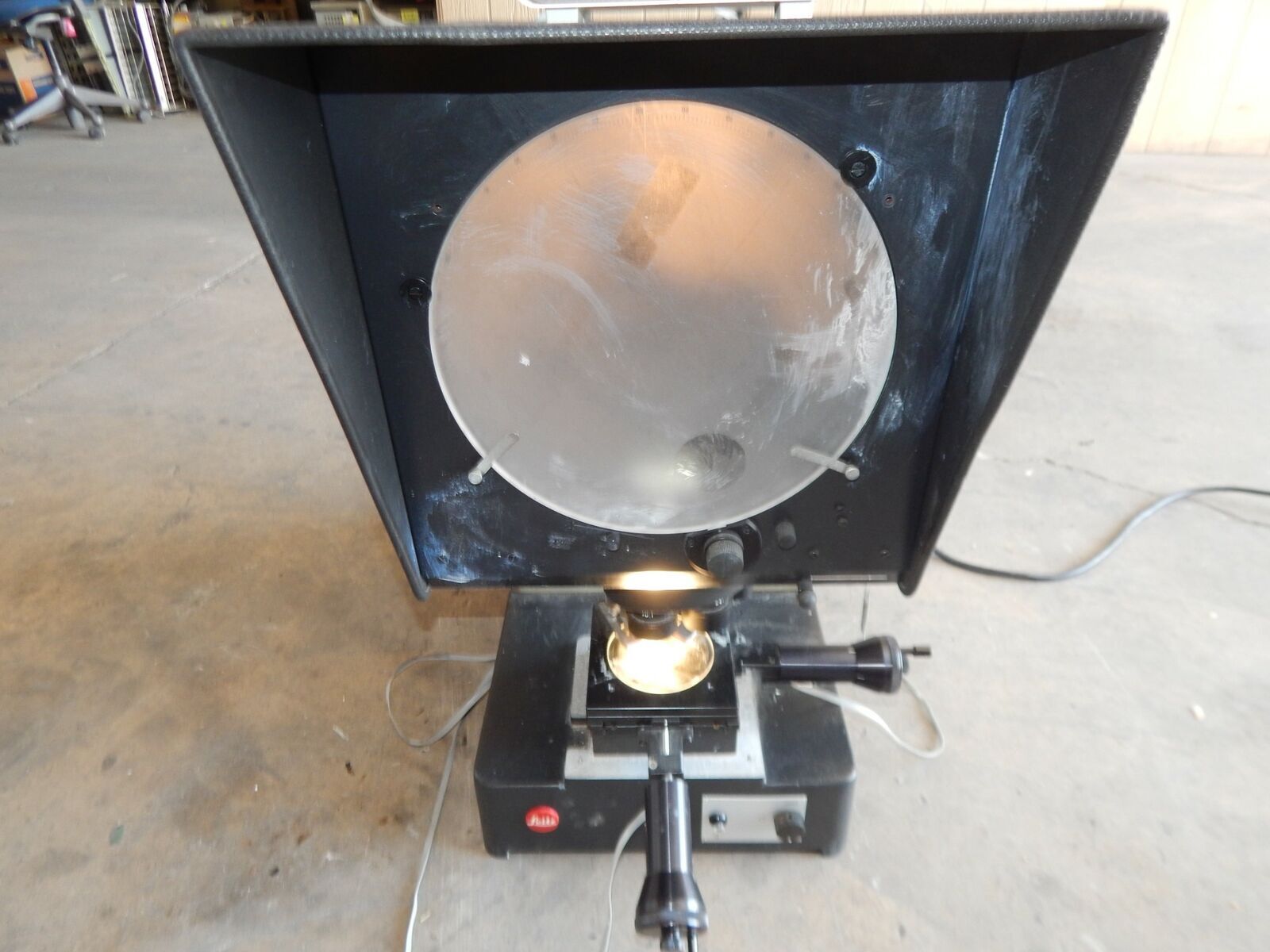 LEITZ 060-826 OPTICAL COMPARATOR w/ MICROCODE II (#3482)