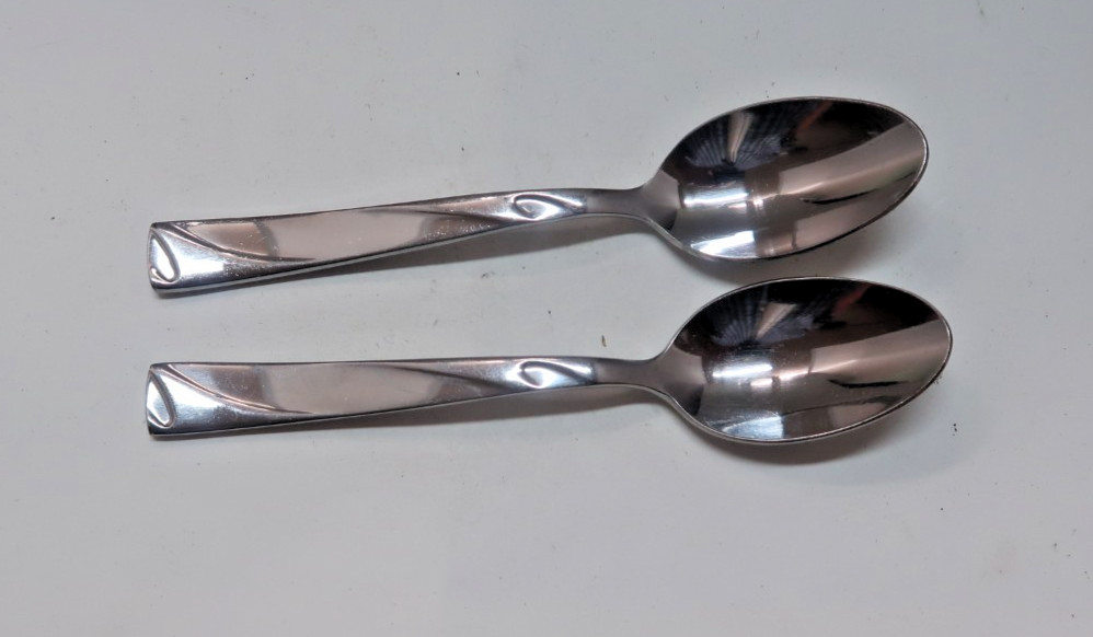 Oneida Stainless Allude 2 Soup Spoons 7"