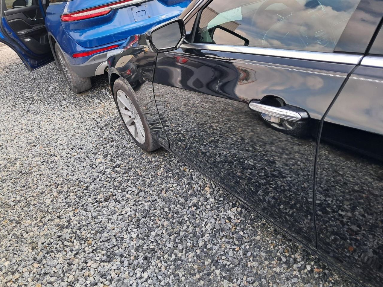 CTS 2019 Glove Box 4802630
