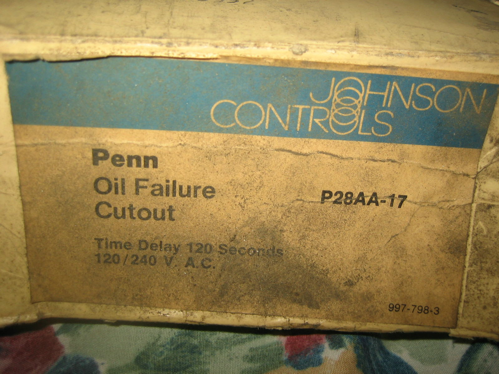 JOHNSONS CONTROLS OIL FAILURE CUTOUT PART #P28AA-17 NEW " OLD STOCK "