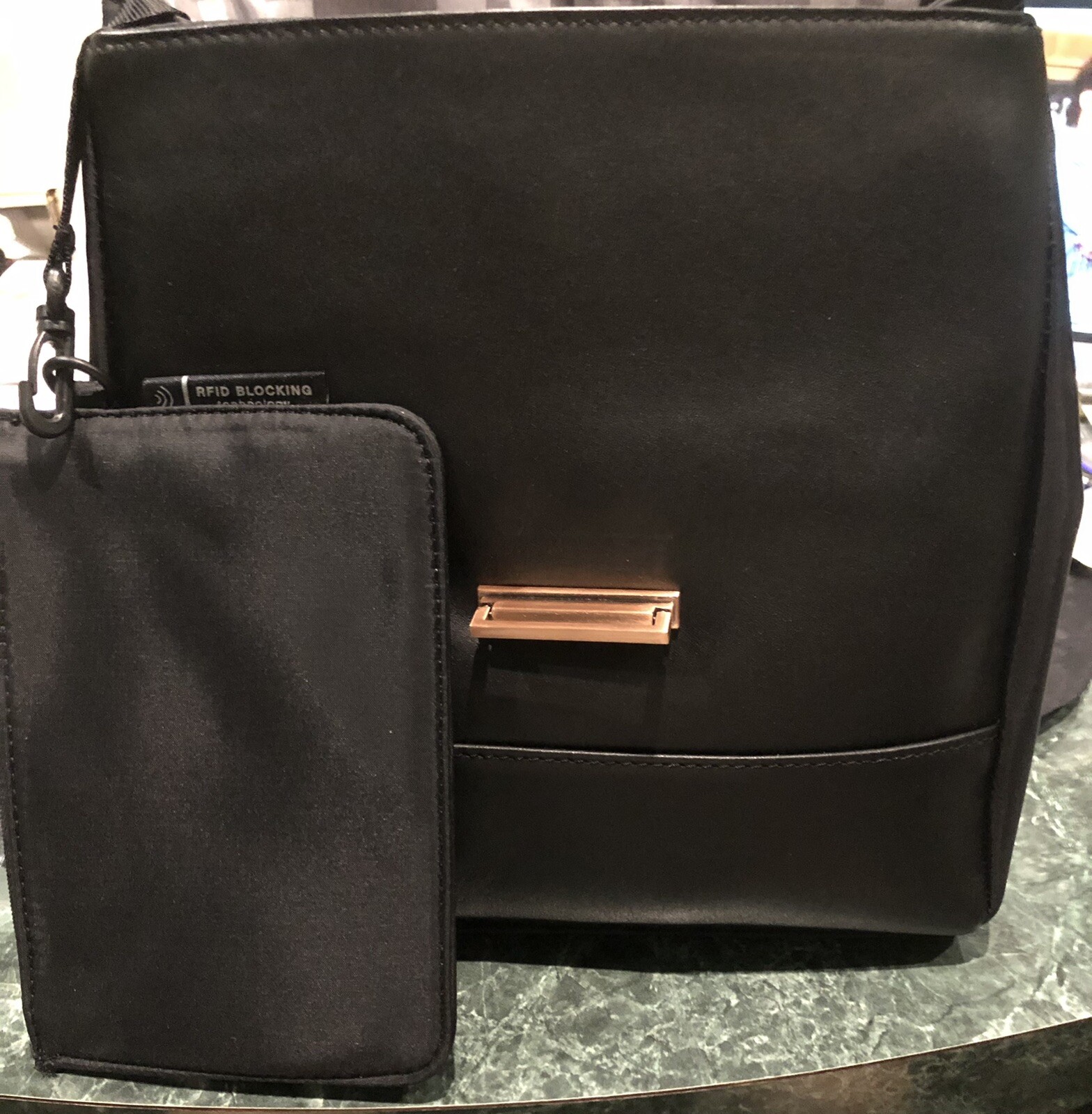 Jill-e Designs Smart Tablet Purse, Black Leather (472281)