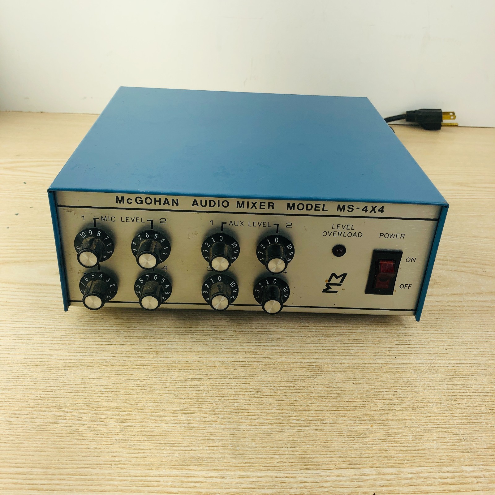 McGOHAN ~ MS-4X4 Audio Mixer ~ Powers On ~ Untested