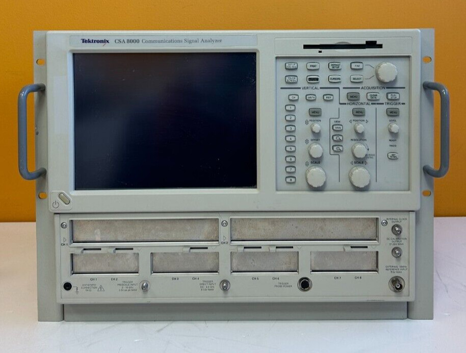 Tektronix CSA8000 50 GHz, 10.4", Comm. Signal Analyzer **For Parts / Repair**