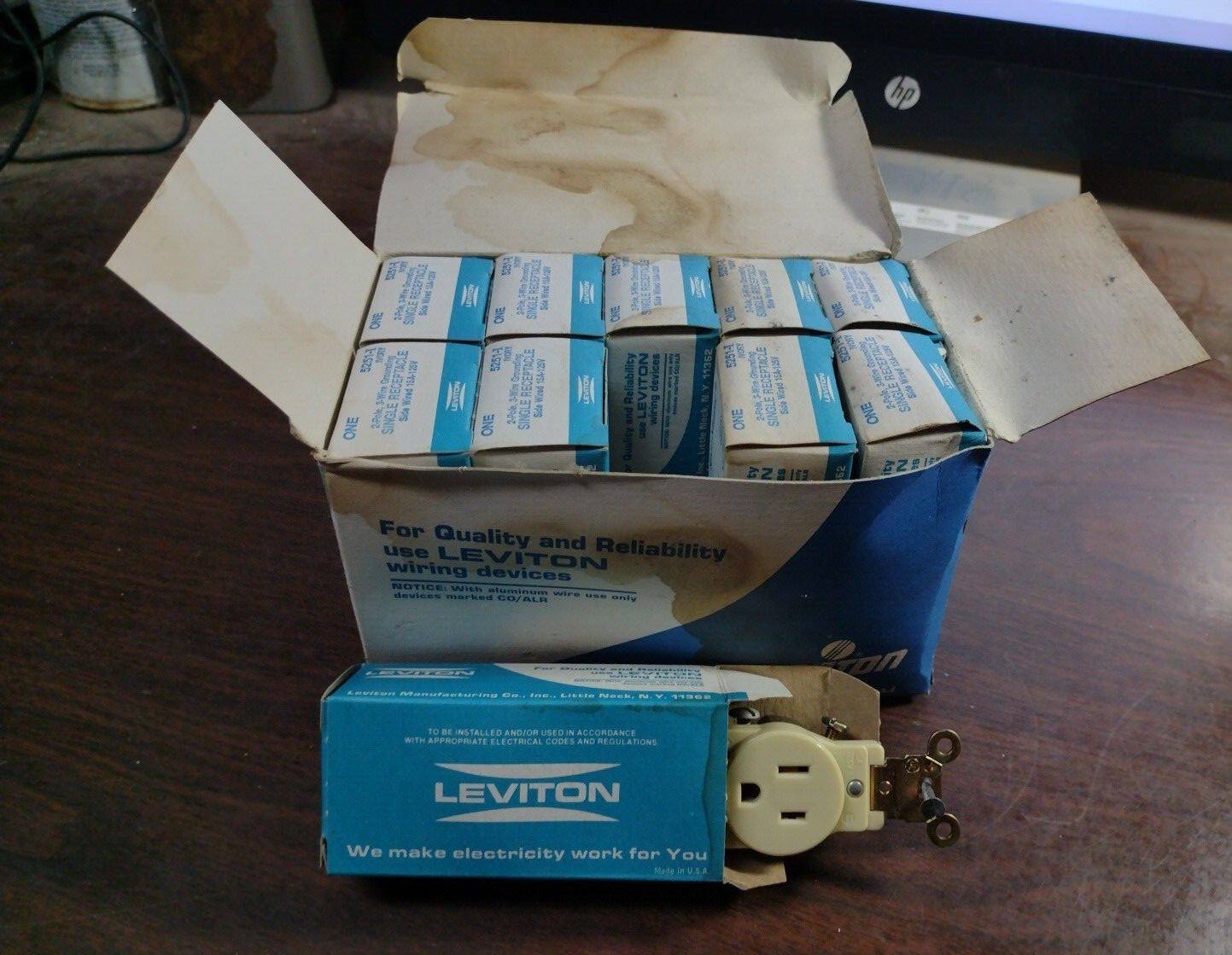 LEVITON 5251-I SINGLE RECEPTACLE OUTLET INDUSTRIAL 15 AMP 2-POLE NEW BOX OF 10