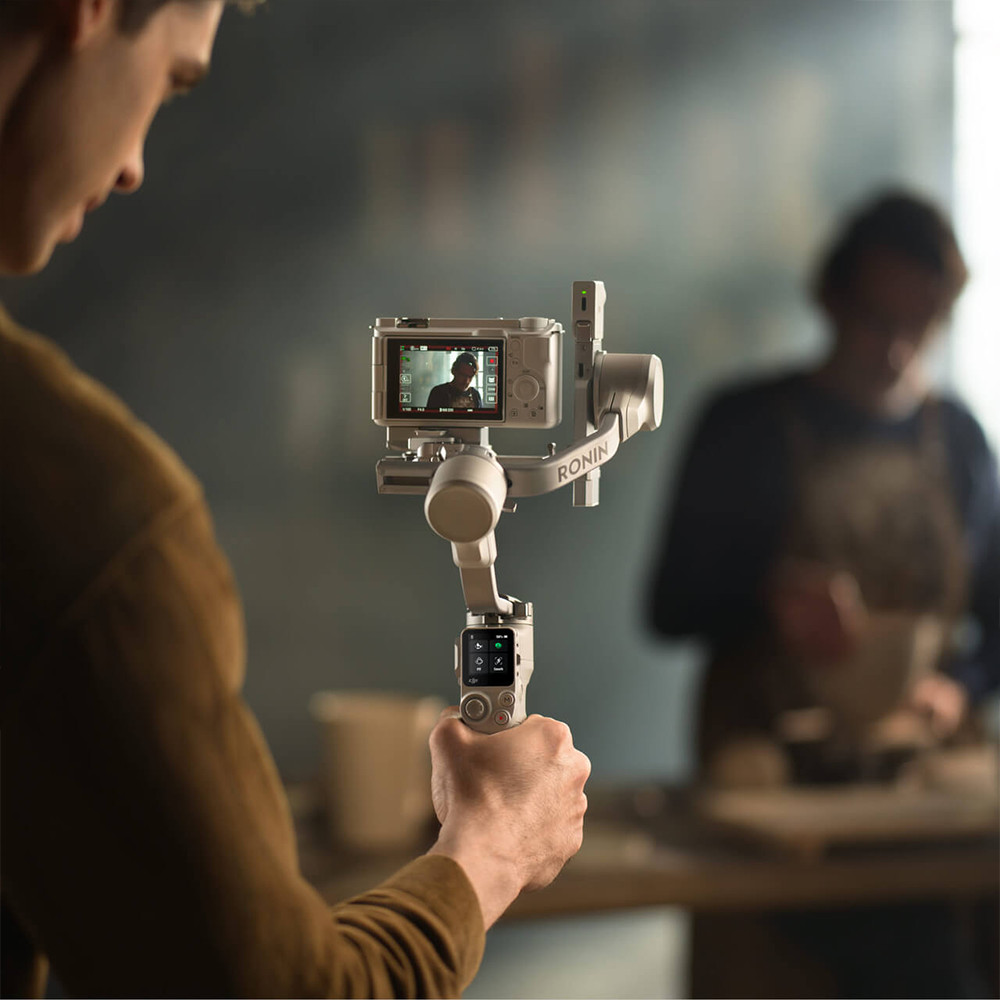 DJI RS 4 Mini Combo–Compact 3-Axis Gimbal Stabilizer,Vertical Shooting, Tracking