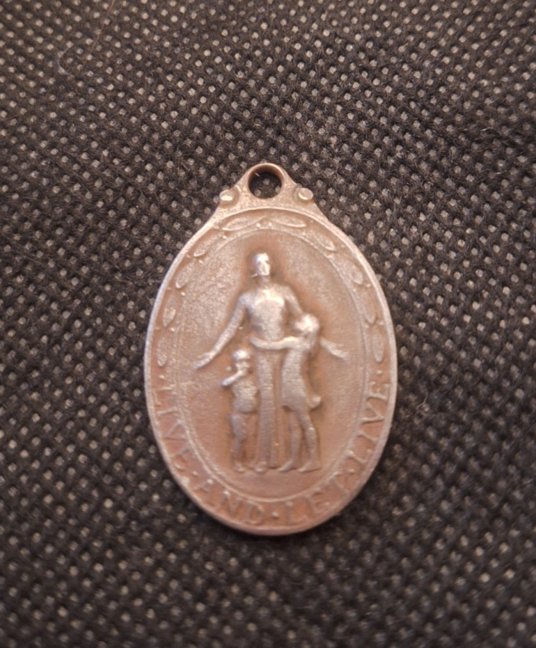 Old Aetna Safe Driving Medal e9796UXX