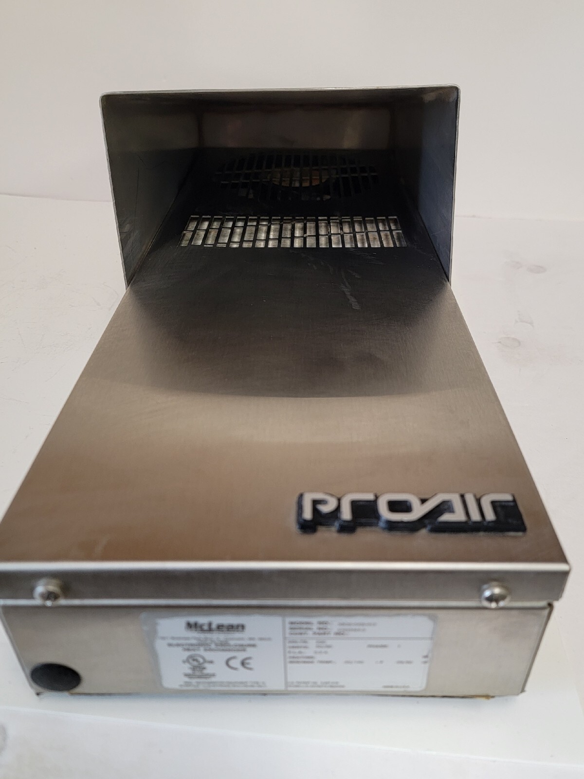 McLEAN ELECTRONIC ENCLOSURE HEAT EXCHANGER. XR20-0426-013. 230 VOLTS.