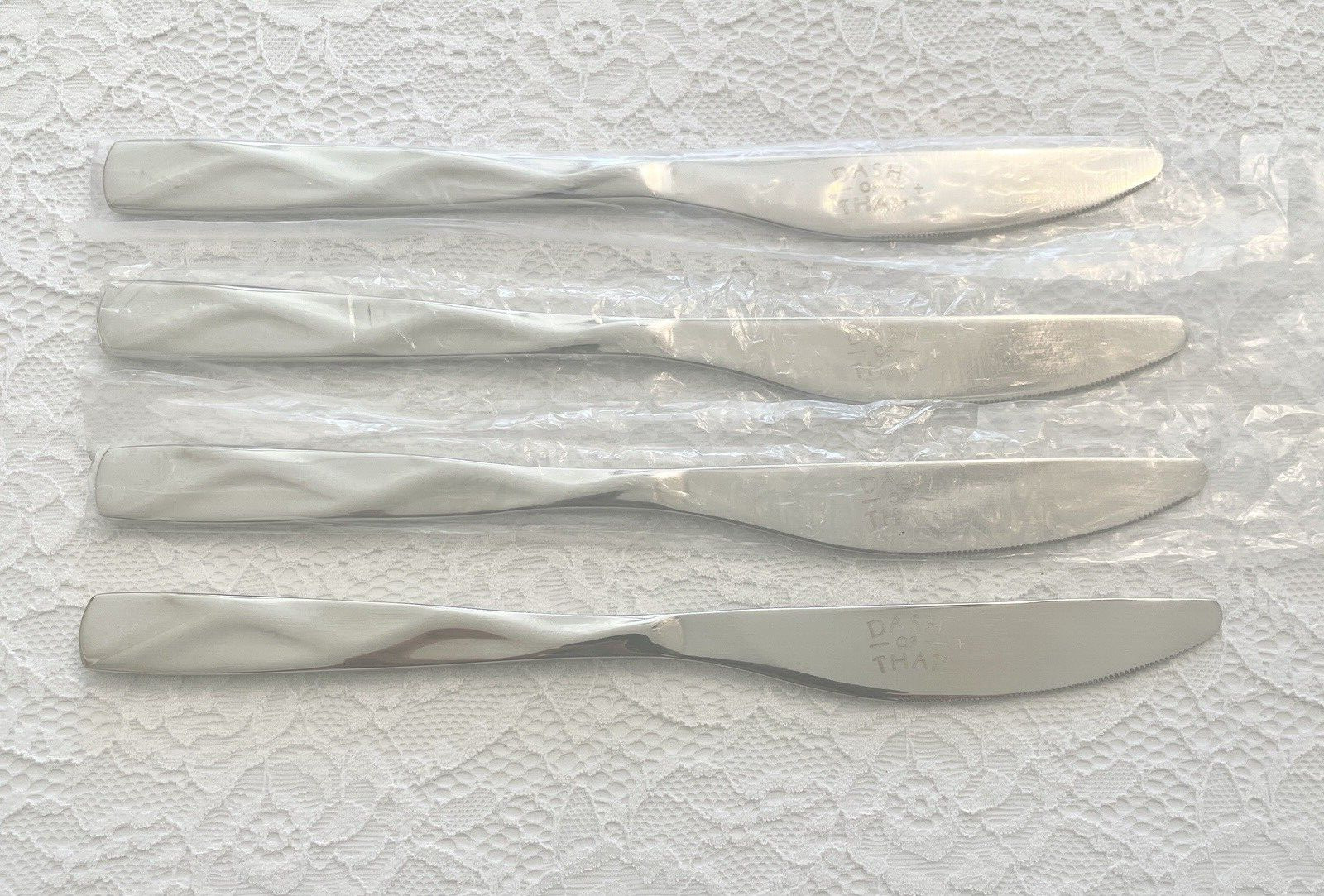 (4) New~ DASH-Of-THAT Stainless KERRIGAN MIRROR Dinner Knives *FREE SHIPPING*