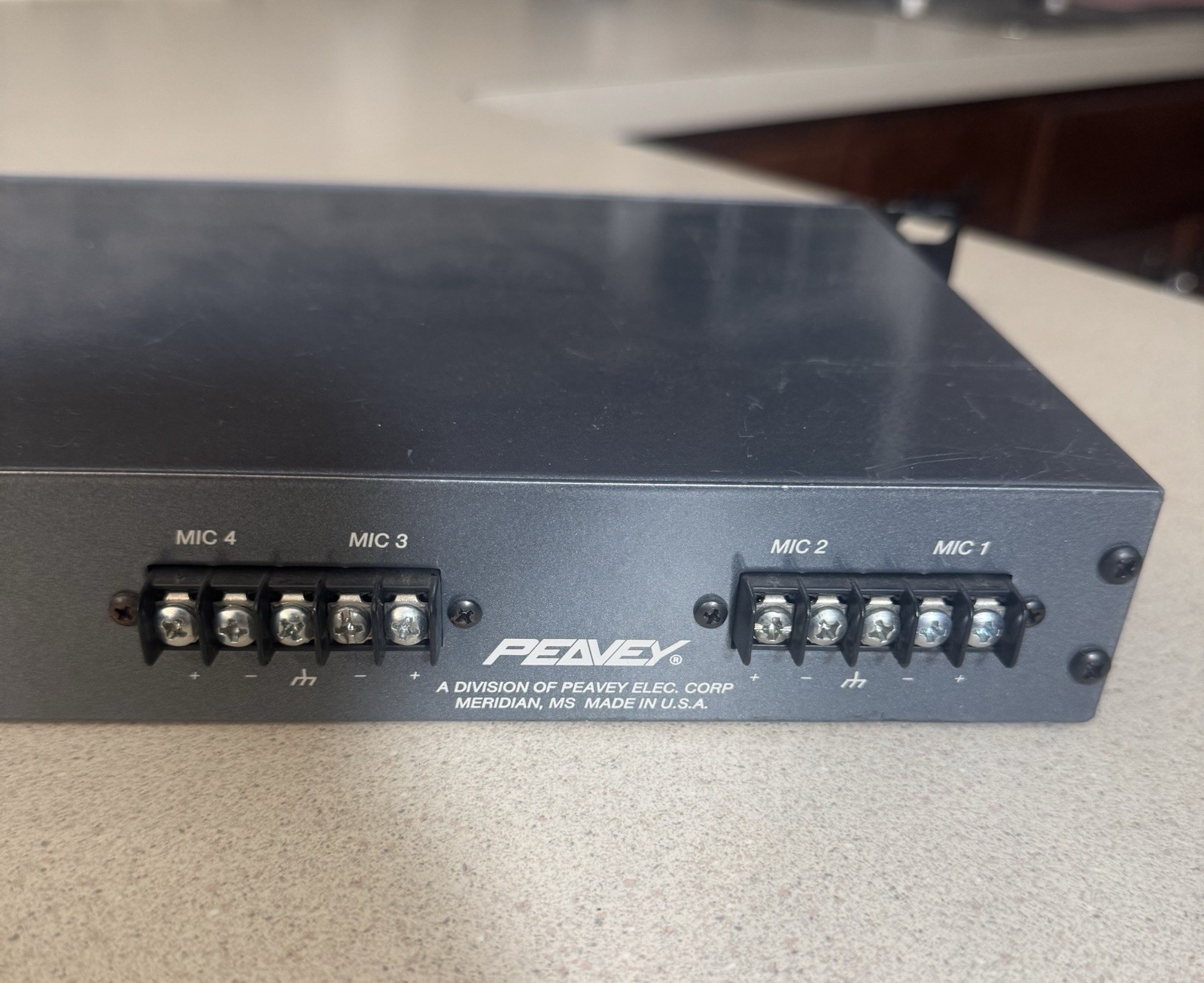 Peavey SMR 6 Compact 6 Channel Phantom Power Microphone Mixer