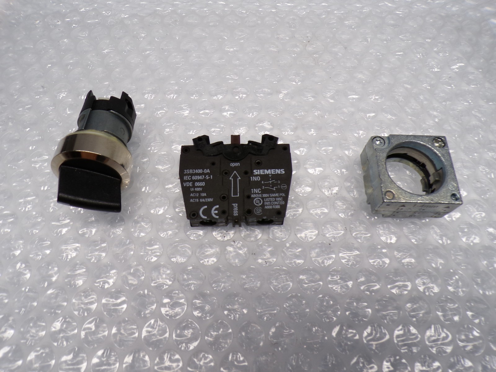 SIEMENS 3SB3601-2KA11 SELECTOR SWITCH NSNP