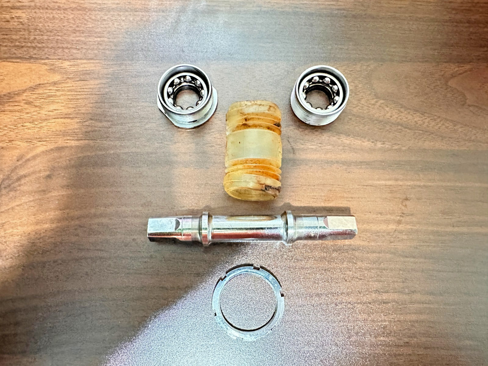 Vintage Shimano D-3SS Bottom Bracket and Spindle 68 121.5 CrMo Square Taper