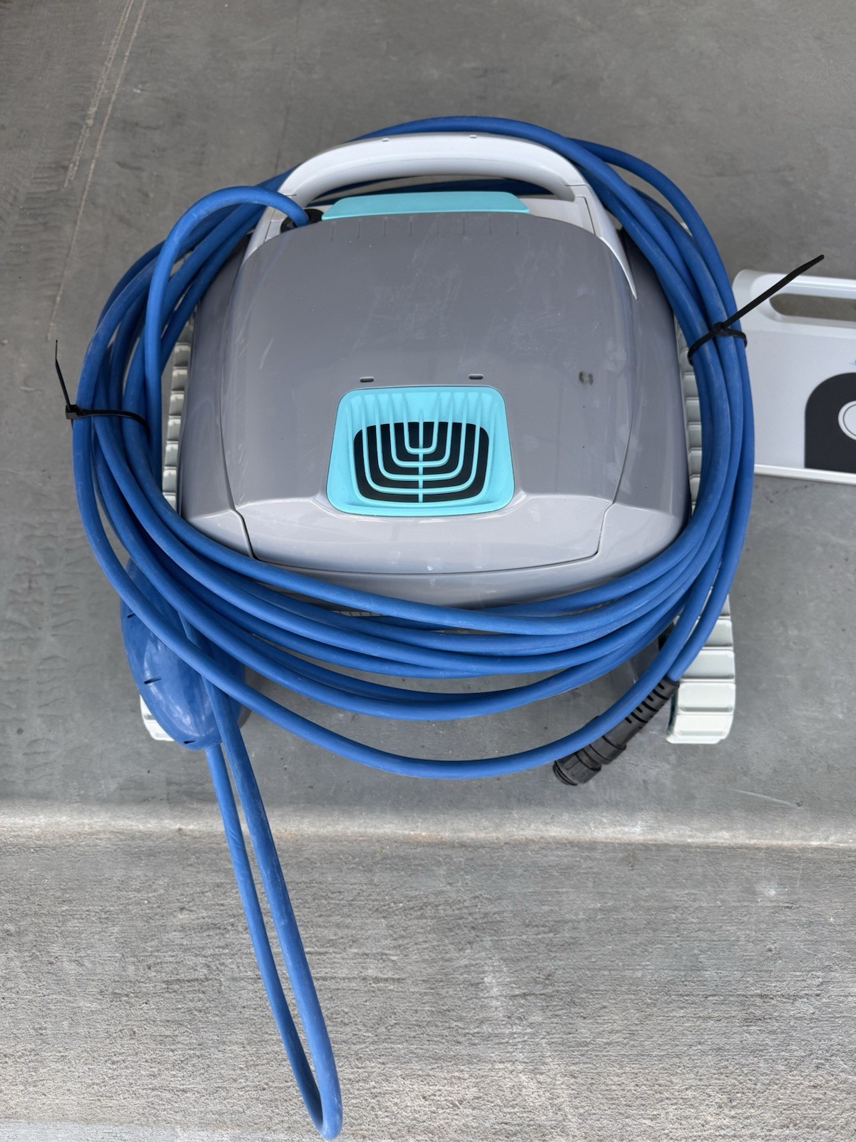 Dolphin™ Active Solo Robotic Pool Cleaner