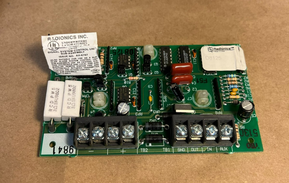 Radionics D7212 Digital Alarm Communicator Transmitter + Control Unit FOR PARTS