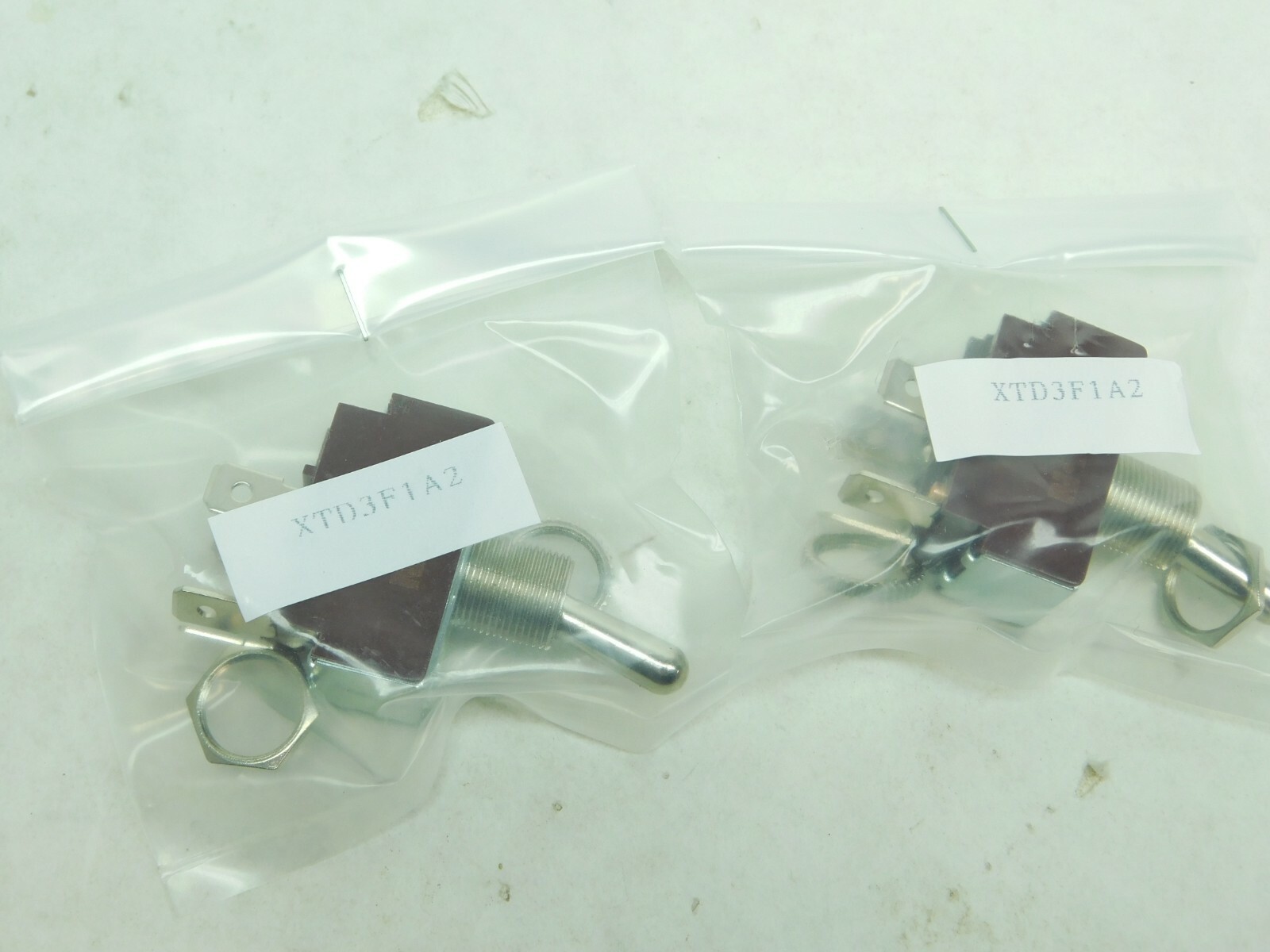 2 PACK Eaton XTD3F1A2 0720 General Purpose Toggle Switch, On-None-Off Action VN